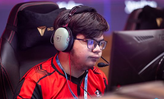 Dota2 Players by Prize Winnings